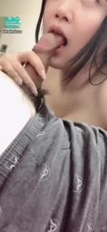 kathyicup : 跪在地上幫他口交😈肉棒塞滿嘴巴舔到口水流滿地⋯最喜歡了👅💦🍆🔞
#口交 #舔肉棒 #露臉