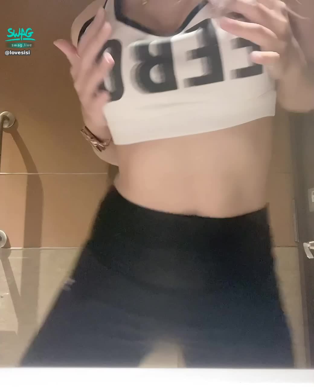  : 💯 Super sexy busty fitness trainer selfie 💯 Do you want to run with a fitness trainer in the morning?