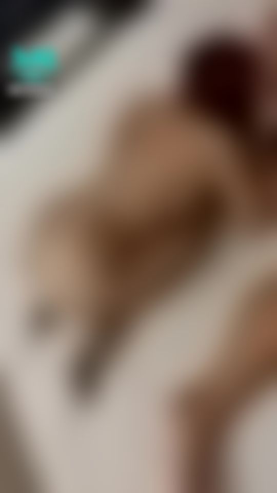 ninibaby : 🔥你沒看錯就是這麼硬🔥舔他的蛋蛋的時候….為什麼他腳一直抖🙈一定要看🙈