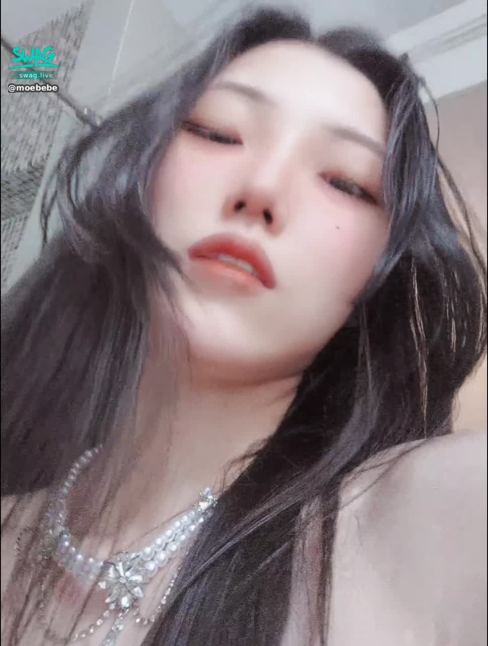  : Say hello with an orgasm face, how are you? 🔞
I accidentally gasped
#表情 #揉胸