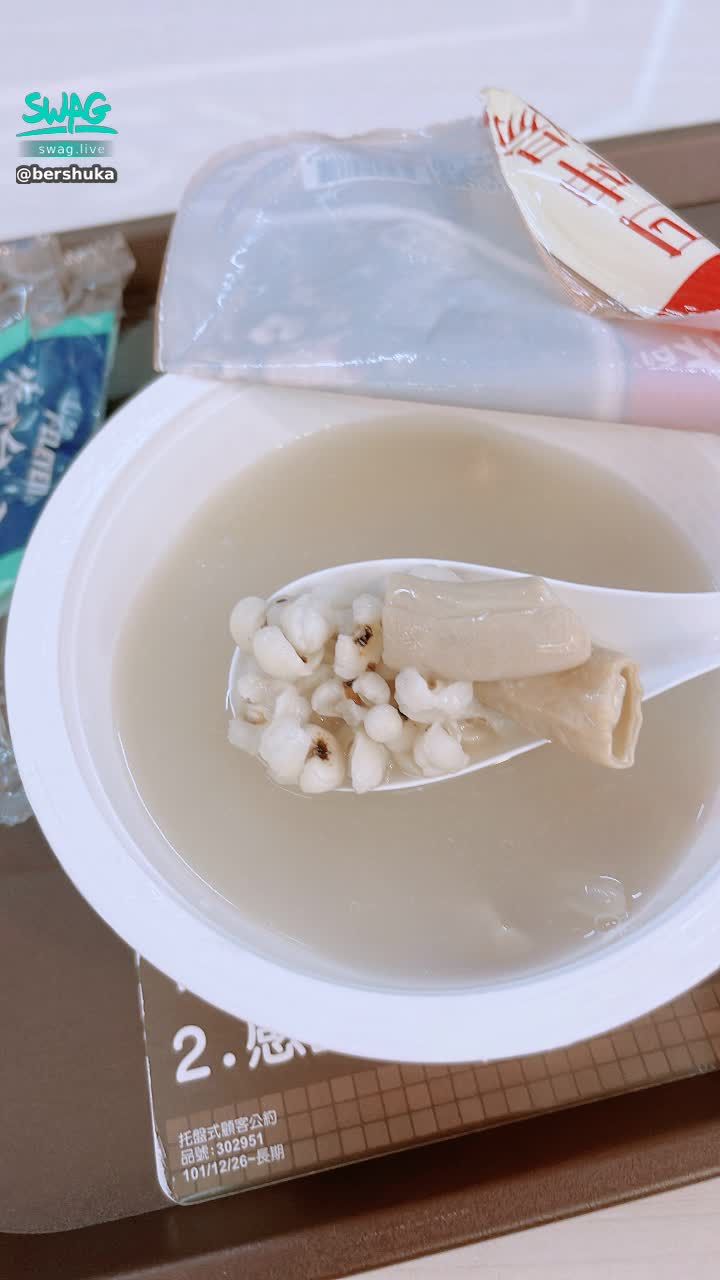 bershuka : 🍼直播預告🍼茉茉正在喝發奶湯ing…各位準備來喝奶囉‼️週三晚上10點：興奮大奶現擠甜蜜蜜新鮮奶水‼️💦想喝晚安奶嗎？想吃宵夜嗎？🍼
哥哥們快來RRRR💦💦💦💦💦💦💦💦