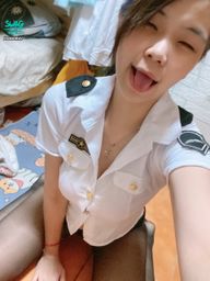 p*****v : 女警趴趴已上線 想要把寶貝的心帶走❤️❤️