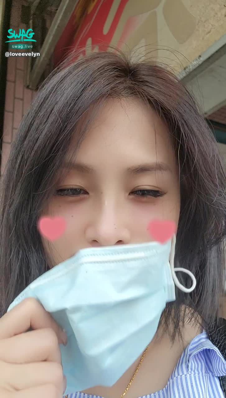 loveevelyn : 等公車等到無奈在唱歌🎵🎵🎵
伊伊真的很懂苦中作樂🤣🤣🤣