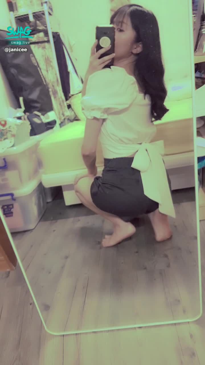  : feet on the ground 💓
temperamental little sister 🌹
waistless dress 💗
Do you want to remove the bow when you see it? 😈 ?
pure white 🌸
a knot in the back 🎀🎀🎀
#長髮 #黑髮 #長腿 #美腿 #赤腳 #裸足 #美足 #sexy #短裙 #氣質 #可愛 #短褲 #鎖骨 #腳趾 #蝴蝶結 #腳底