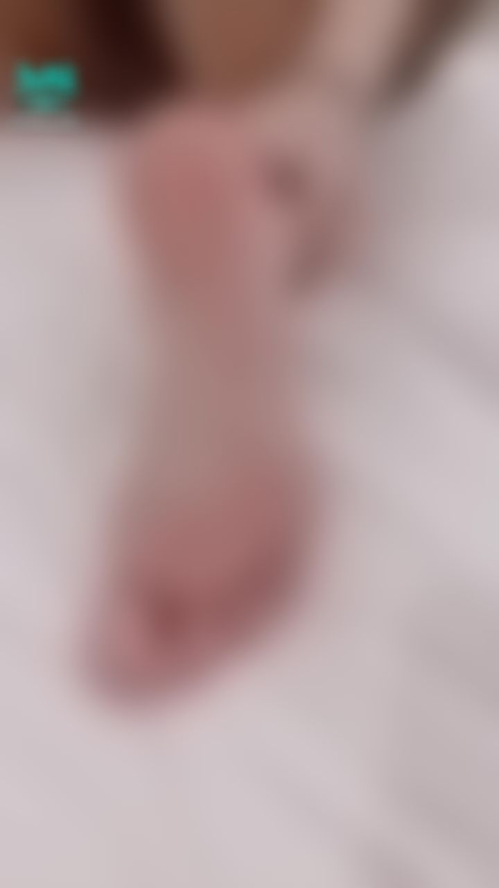  : 特寫腳底版，特寫菊花肥鮑魚
這是哥哥最愛 又淫蕩的姿勢 會秒射嗎？❤️❤️