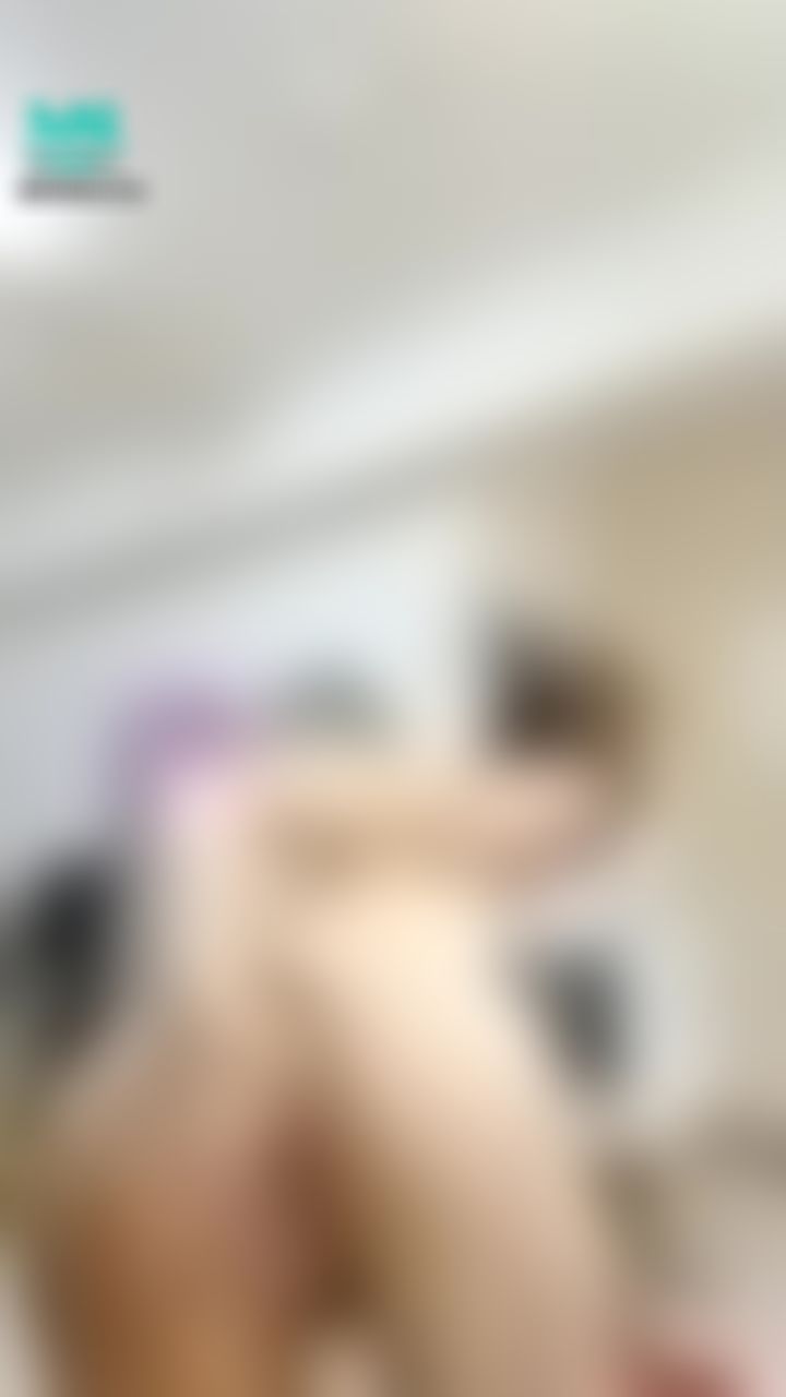kikilinbabe : 後入式掰穴給鮑鮑抹保養品