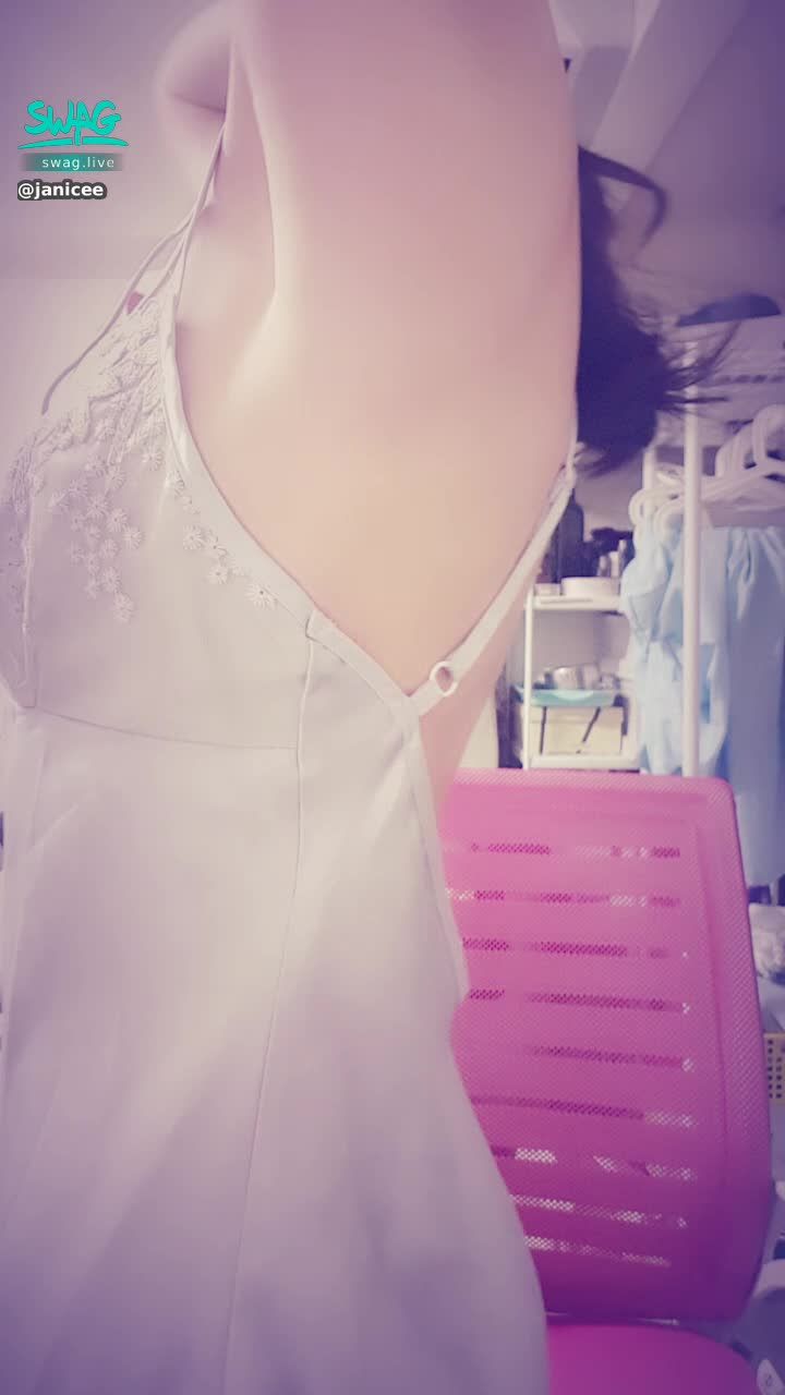 janicee : 側面揉胸💖
手指伸入衣料的誘人😈
性感睡衣😍😍
silky back♥️
#長髮 #黑髮 #短裙 #sexy #睡衣 #氣質 #細肩帶 #美背 #洋裝 #鎖骨 #腋下 #露背 #揉胸