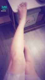 janicee : 赤腳的腳底💓
腿上的紋身💋
手指伸入睡衣的帶子中💚
觸碰肌膚🌸
lines of the dress💓
#長髮 #黑髮 #短裙 #sexy #睡衣 #氣質 #細肩帶 #美背 #洋裝 #鎖骨 #腋下 #美腿 #赤腳 #腳底