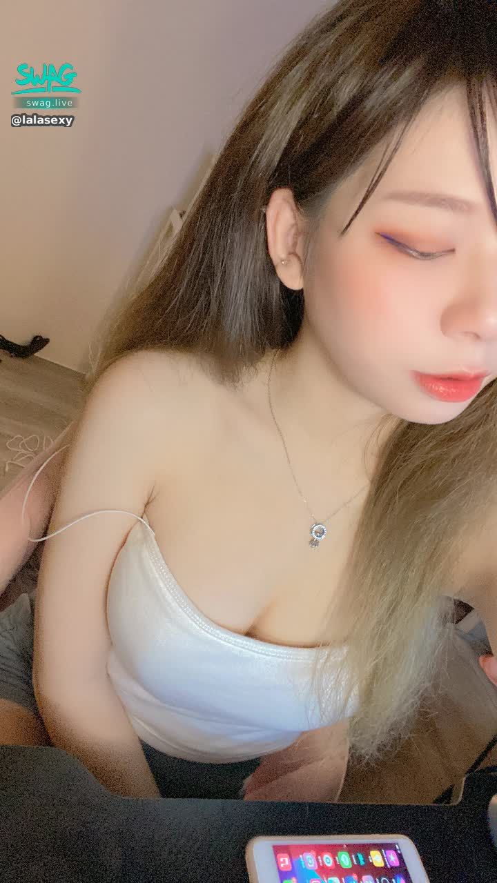 lalasexy : 私訊丟「情趣用品」系列禮物🙏寵愛拉拉
你送禮物 我給福利‼️你有誠意絕對你不讓你們失望🥰🥰

最近拉拉是不是太認真的開播
身體有點負荷不了 再跟我反抗了😫😫😫😫
喜歡我的哥哥們❤️每一個我都超級感謝
超級愛你們❤️不管你們是喜歡我的表演還是喜歡我而送禮物給我的你們❤️

昨天並不是我不早點開表演…而是我整個人暈暈又上吐下瀉…..這也不是我自己願意的….

希望我的身體別在過作對了😩😩😩



約會活動開跑‼️想見我本人的趕快約起來‼️
高顏值女生還不約嗎🤗️
我們從螢幕認識道現實 好嗎🥹🥹

#lala #純約會