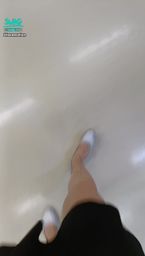 loveevelyn : 今天出門太匆忙了😵💫😵🥵
你看啦~~都忘記穿........了🙈🙈🙈
