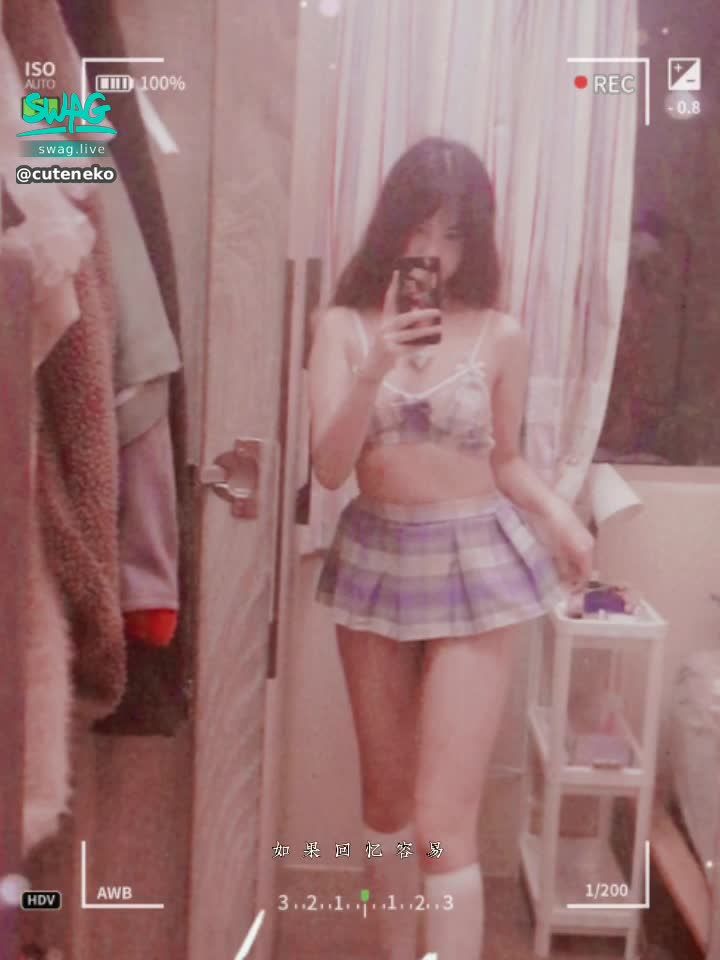 c******o : 偽裝學生妹😳還喜歡嗎💕
