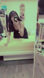 janicee : 在床上趴下💋
拉下一側的肩帶😈😈😈
深V鏤空的露肌感💖
黑色性感洋裝💋
deeply sexy⭐
#長髮 #黑髮 #短裙 #sexy #睡衣 #氣質 #細肩帶 #低胸 #洋裝 #鎖骨 #深V #鏤空 #赤腳 #裸足 #美腿 #性感 #bra #內衣