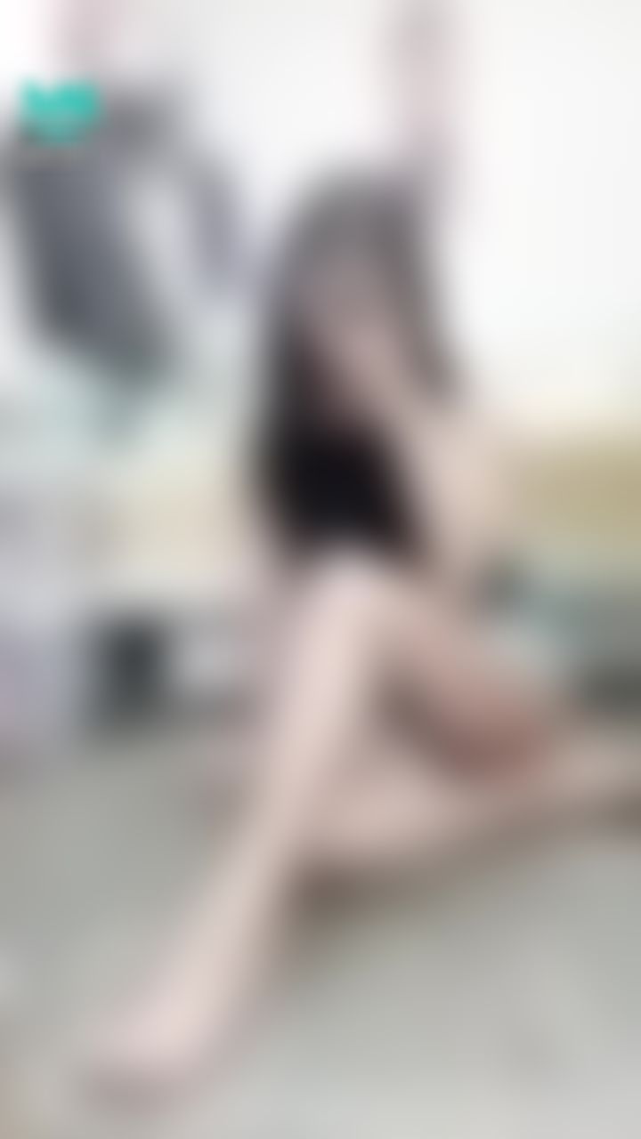 janicee : 性感M字腿😈😈開腿😈😈
短褲的褲底⭐⭐⭐
會發光的腿部肌膚💖💖💖
側面露出bra的上衣😈
summer top💋
#長髮 #黑髮 #短裙 #sexy #短褲 #氣質 #背心 #鄰家女孩 #鎖骨 #赤腳 #裸足 #美腿 #性感 #內衣 #bra #腳趾 #M字腿 #開腿
