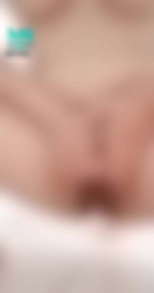 lelelina : 😘廁所蹲著摸摸小穴穴～後來受不了尿尿了🥹🥹🥹