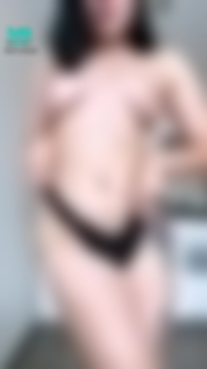 r*******m : Take off my panties