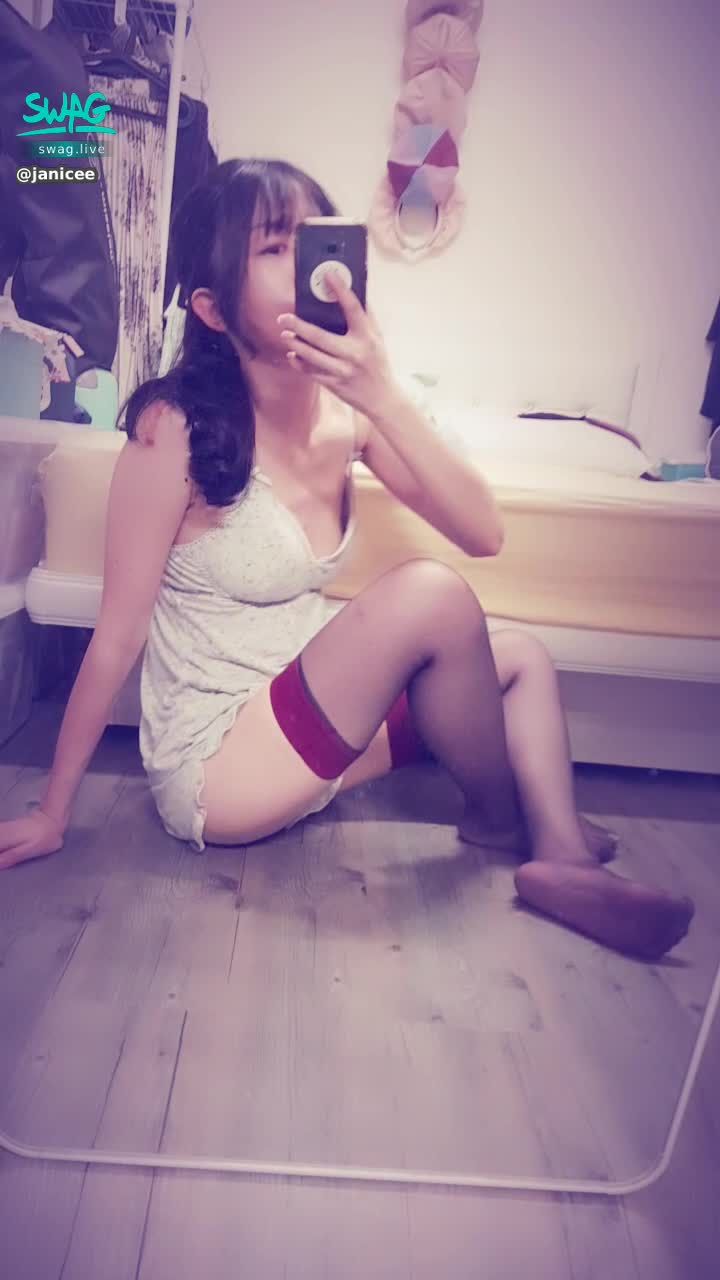  : breast shape on the other side 👀👀👀
about to fall out of my pajamas 😈
good helmet angle 😍
new black silk ⭐
Sexy burgundy on thighs 🌹
absolute field ♥️
burgundy 💓
#長髮 #黑髮 #sexy #短褲 #氣質 #睡衣 #細肩帶 #鎖骨 #絕對領域 #深V #低胸 #大腿襪 #黑絲 #美腿 #性感 #腳趾 #馬尾 #指甲油 #胸型 #腳底 #偷窺