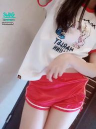 quanna : 這樣穿超方便的❤️想要的時候拉下一件就可以了🤪😚😳
#美腿 #白皙 #下空 #沒穿內褲 #可愛 #性感 #騷