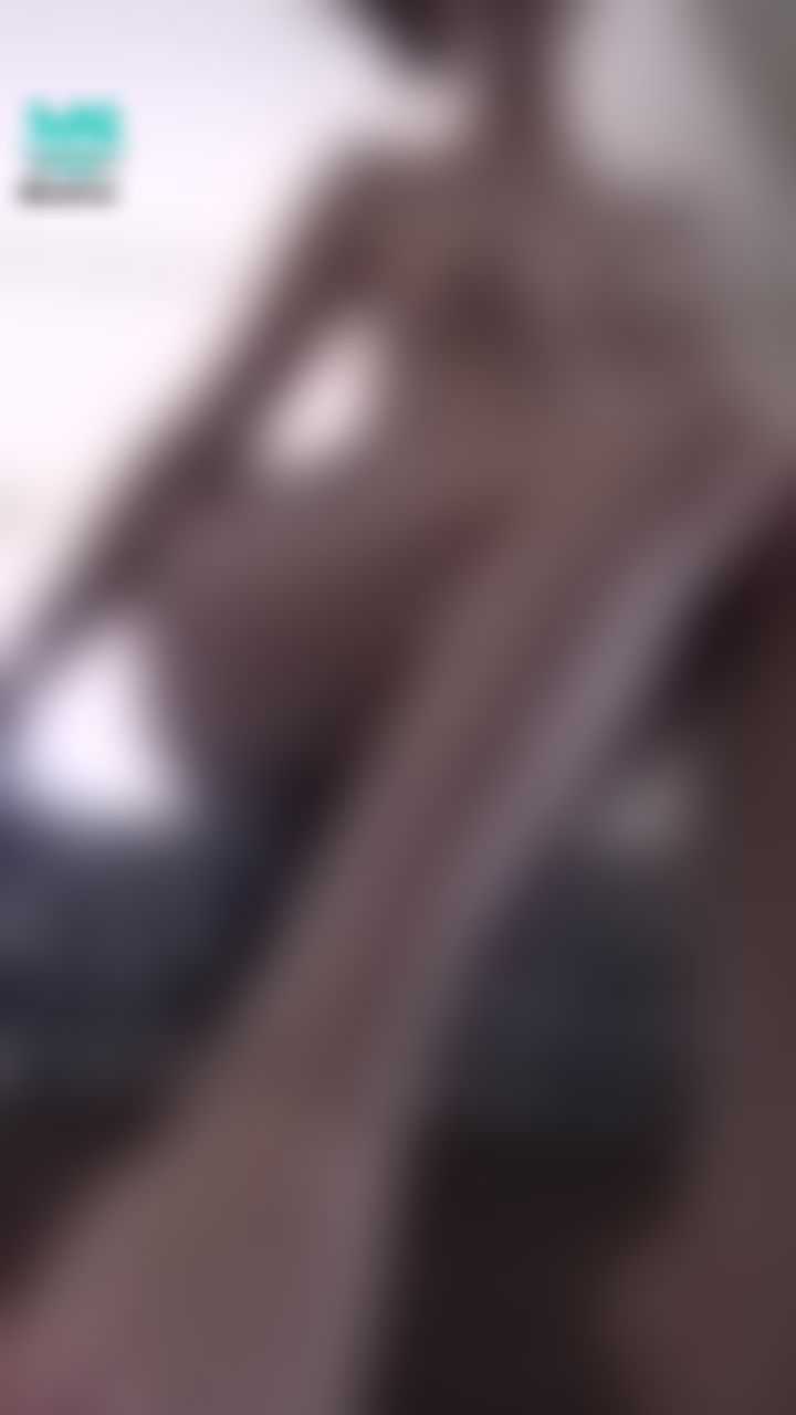 lynnbae : ❤️表示
床上的情趣還能調整 好過面對一個不愛的人 —— 脫衣前要走心
(藉由腳趾觸擊螢幕亮度)