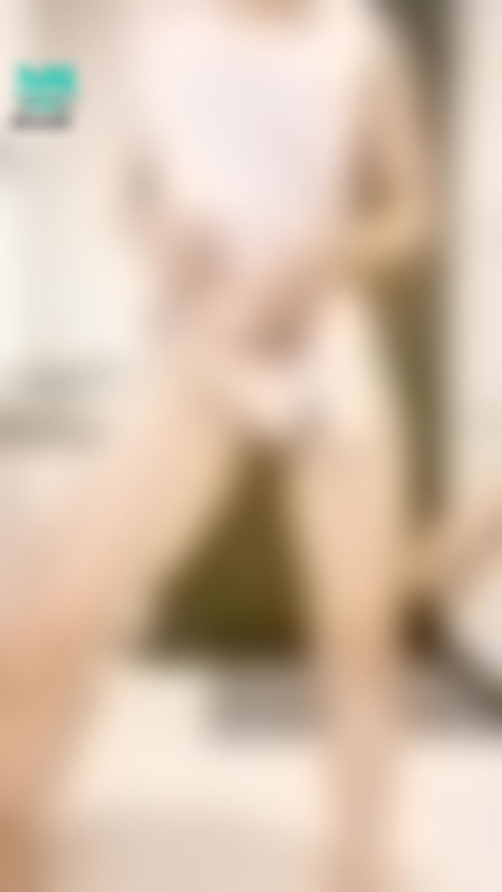  : 😈性感小廚娘 裡面穿著小白褲褲發騷