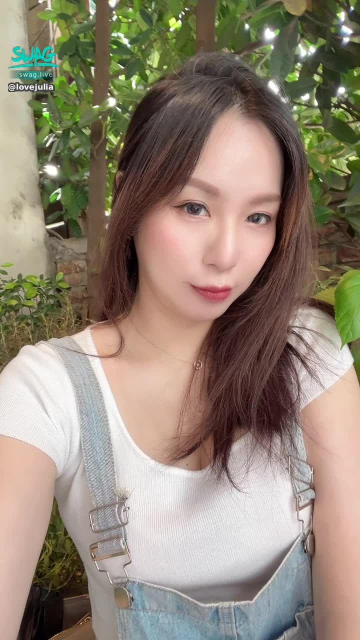 lovejulia : 今晚22：00直播

大尺度表演（有男嘉賓）

別說我沒先預告囉

錯過又只能等下次了🥹🥹

約會的活動開跑🏃‍♀️

150個棒棒口紅 純約會一次

5個棒棒口紅換「亭亭多人初體驗影片」

私訊或是直播間丟都可以喔❤️❤️