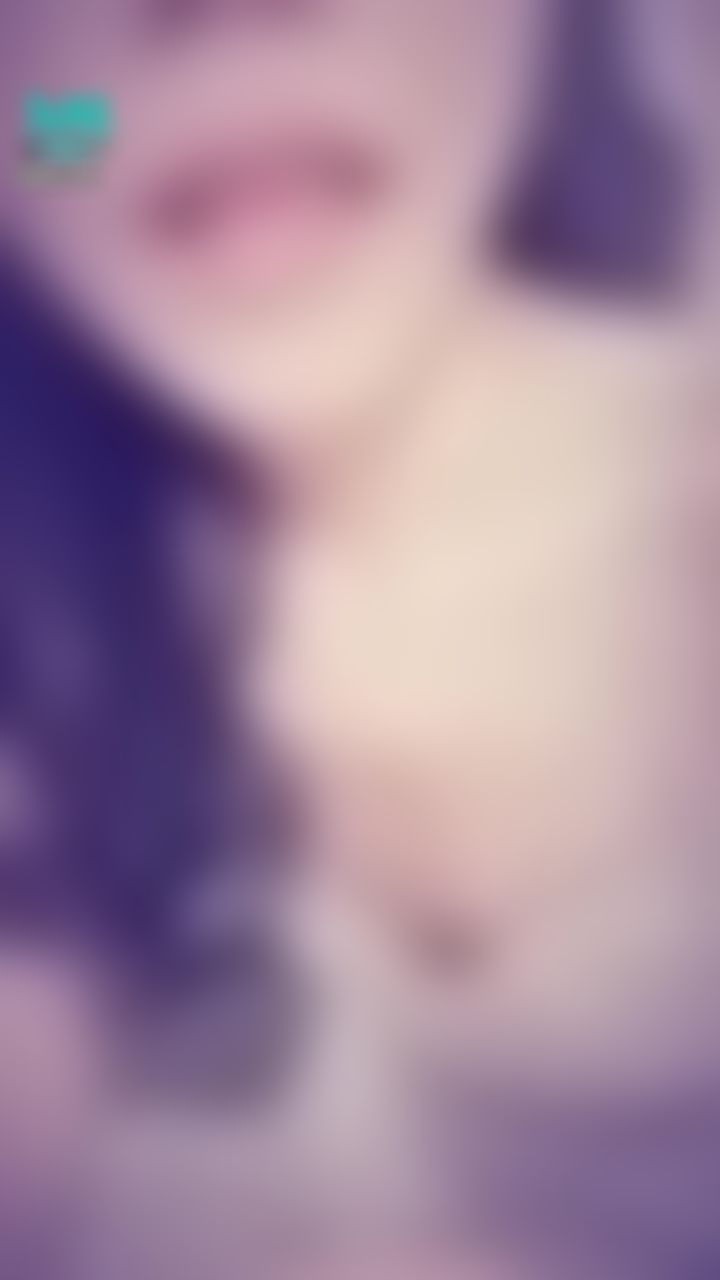 janicee : 舔舔嘴唇💋
粉紅色的舌頭與雙唇💓
窺探曝光的裙底😈😈😈
點綴一朵花的交叉細肩帶🌸
緞面睡衣💗
satin dress⭐
#長髮 #黑髮 #sexy #短裙 #氣質 #睡衣 #細肩帶 #鎖骨 #深V #低胸 #赤腳 #美腿 #性感 #腳趾 #裸足 #裸背 #腳底 #嘴唇 #舌頭 #小褲 #曝光