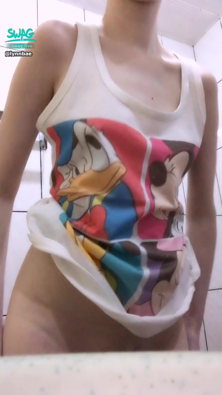 lynnbae : 是不是想偷看到什麼😏