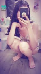 janicee : 試著把胸部放到膝蓋上👀
甜點系女孩♥️
誘人的深V💗
sweety💚
#長髮 #黑髮 #sexy #短褲 #氣質 #睡衣 #細肩帶 #鎖骨 #深V #低胸 #赤腳 #美腿 #性感 #腳趾 #指甲油 #裸足
