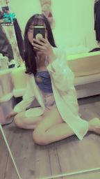 janicee : 襯衫下藏不住的性感💙
牛仔布不只是休閒💋
挖空的馬甲😈
sweety💚
#長髮 #黑髮 #sexy #短褲 #氣質 #襯衫 #馬甲 #鎖骨 #深V #低胸 #赤腳 #美腿 #性感 #腳趾 #指甲油 #裸足 #黑框 #粗框 #眼鏡 #挖空