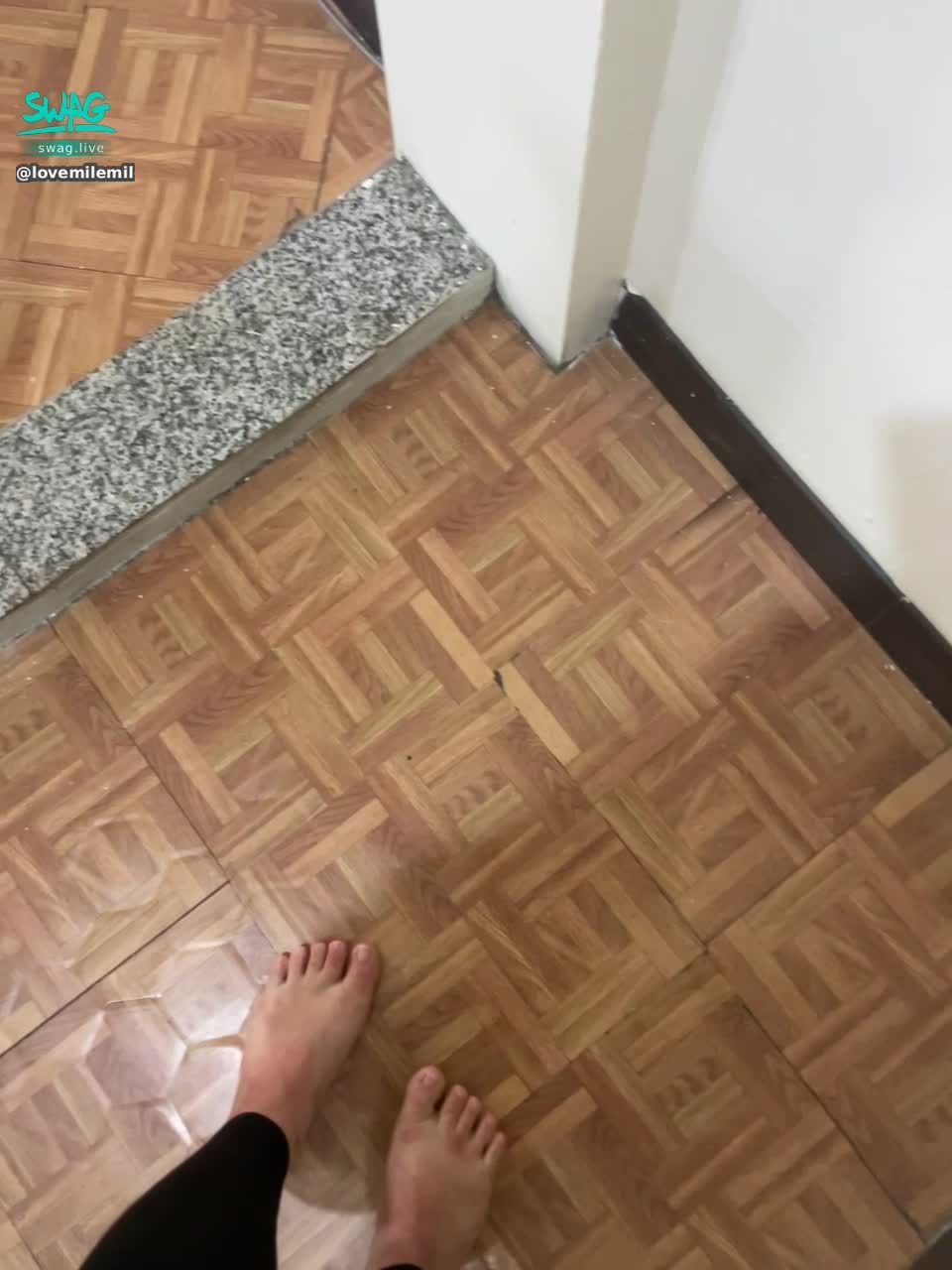 lovemilemile : 我的腳可愛嗎？🤪🤪🤪🤪🤪