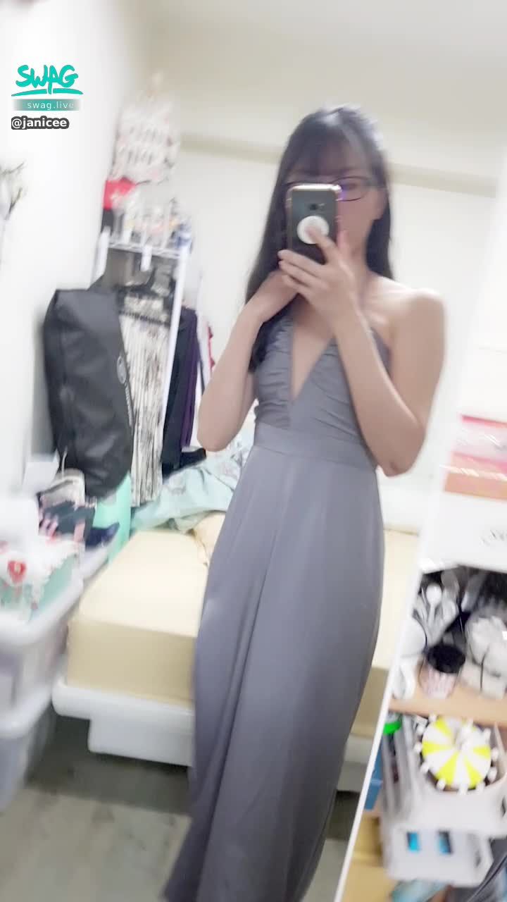 janicee : 新買的衣服⭐
胸口開大深V🌸
側邊的開衩露腿💙
silver🌹
#長髮 #黑髮 #sexy #長褲 #氣質 #開衩 #鎖骨 #深V #低胸 #高跟鞋 #美腿 #性感 #腳趾 #黑框 #粗框 #眼鏡