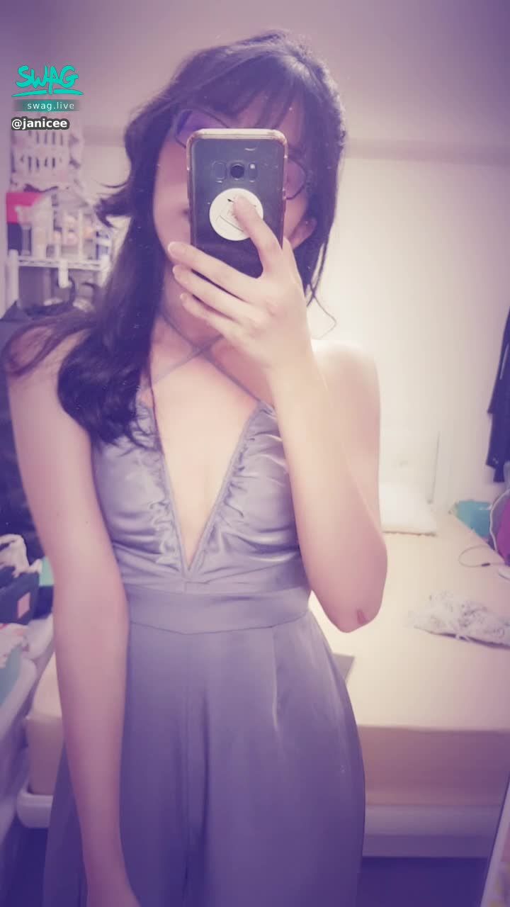 janicee : 換個方式綁帶👀
胸口更集中💗
新買的衣服⭐
胸口開大深V🌸
側邊的開衩露腿💙
silver🌹
#長髮 #黑髮 #sexy #長褲 #氣質 #開衩 #鎖骨 #深V #低胸 #高跟鞋 #美腿 #性感 #腳趾 #黑框 #粗框 #眼鏡