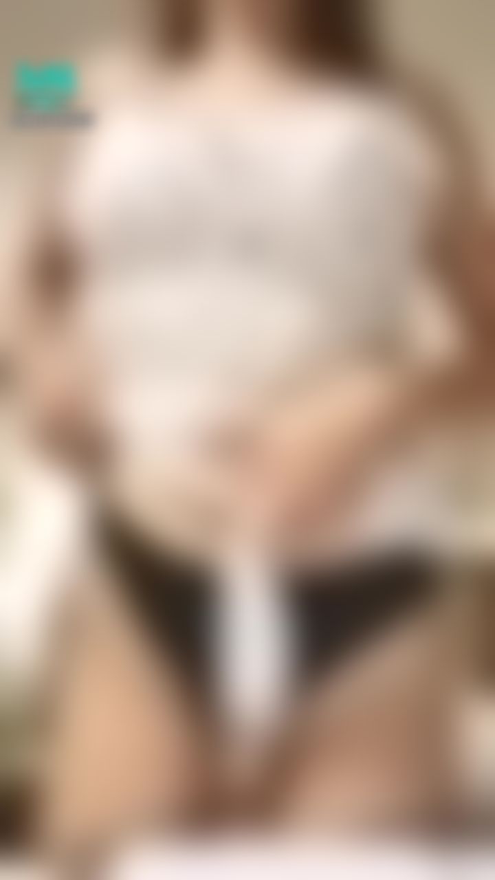  : 猜猜美眉今天穿什麼顏色丁字褲👙