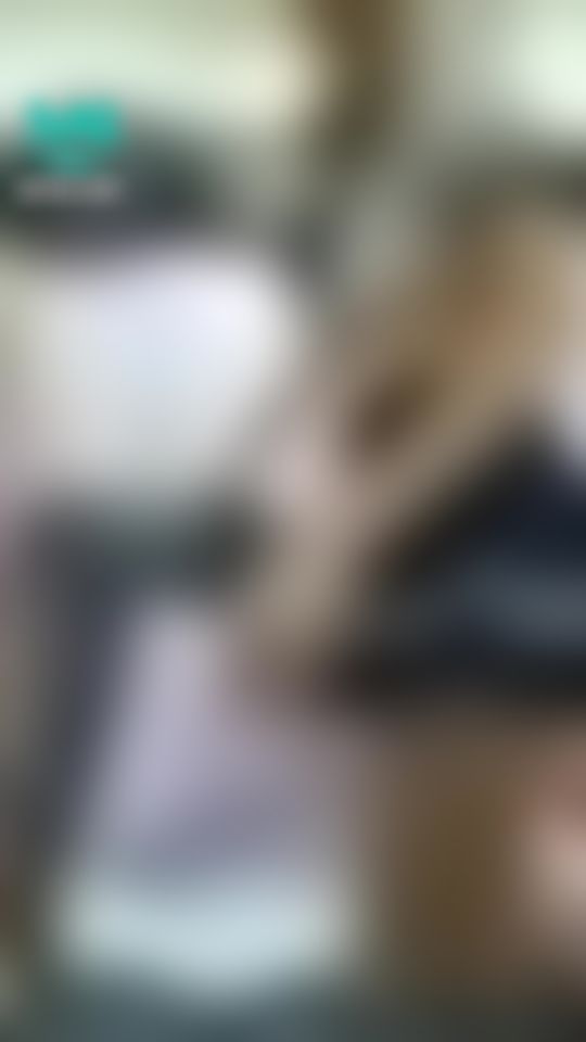 c******a : 沒有穿內褲的色色學生妹
幻想被哥哥從裙底亂摸…
#裙底#摸摸#鮑魚#騷