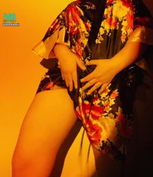 lovemilemile : 性感和服脫衣扭屁屁舞?