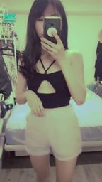 janicee : 今天穿這樣出門💗
胸口直接不客氣地挖洞😈
小活動開跑,用一個棒棒口紅,換迷你裙裙底曝光的誘惑前鏡頭影片,加上一個哥哥沒拿過的福利影片💓
black and sexy💙
#長髮 #黑髮 #sexy #短褲 #氣質 #赤腳 #美腿 #性感 #裸足 #側乳 #背心 #南半球 #胸部 #鎖骨
