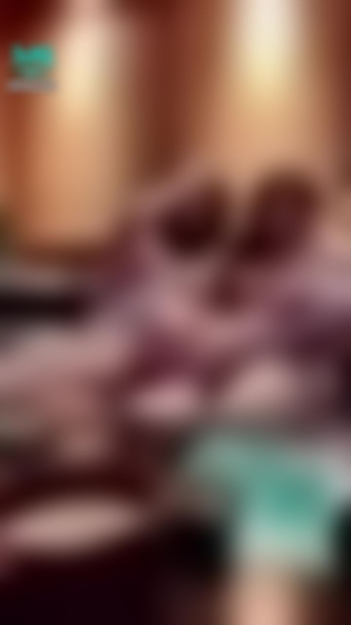 ladyyuan : 與彤恩4p在KTV裡面大戰粉絲🔥
超色！我的腿打到最開⋯⋯
放在彤恩跟她粉絲哥哥身上
繼續女上位狂搖
喝了酒就好瘋狂喔😏😏😏