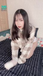 ling_yue : 哥哥叫我向他爬去~人家衣服穿那麼少適合嗎🫣🫣🫣,最後還叫人家把衣服掀起來人家裡面沒穿呢🤫
#爬
#掀起來
#害羞