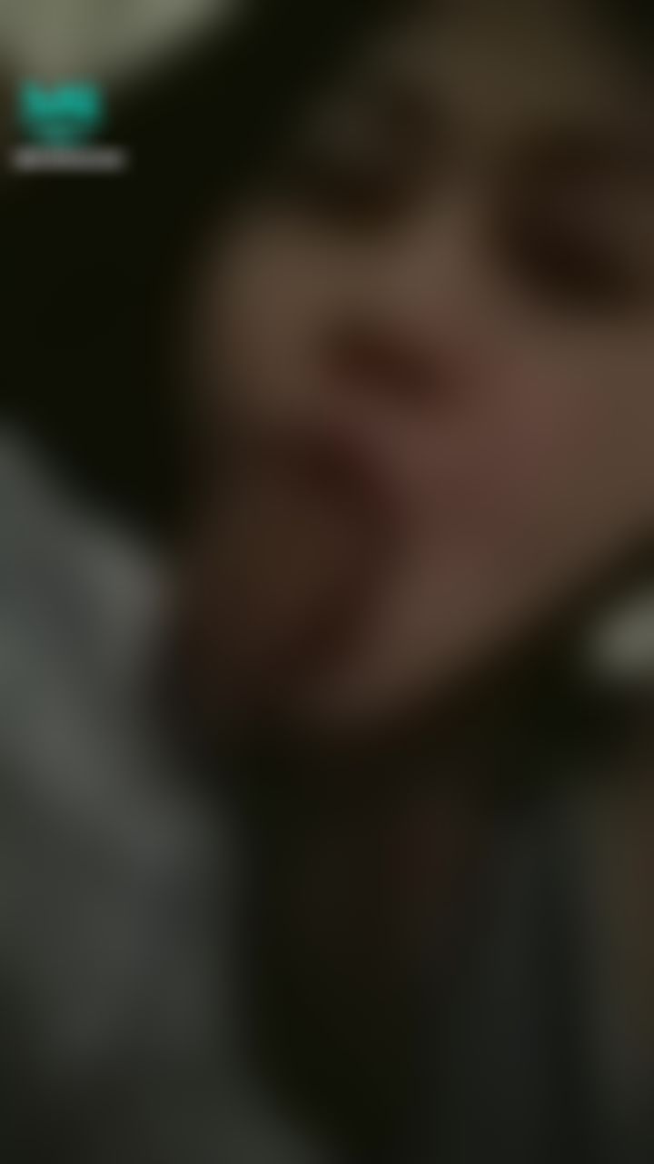 kristinexoxo : 阿…..主人用大肉棒把我嘴巴塞滿滿的好喜歡 肉棒頂得好裡面～想要全部愛液都給我 哥哥們想看射哪裡呢？都可以偷偷告訴我唷！！(˶‾᷄ ⁻̫ ‾᷅˵) #深喉嚨 #淫蕩 #騷