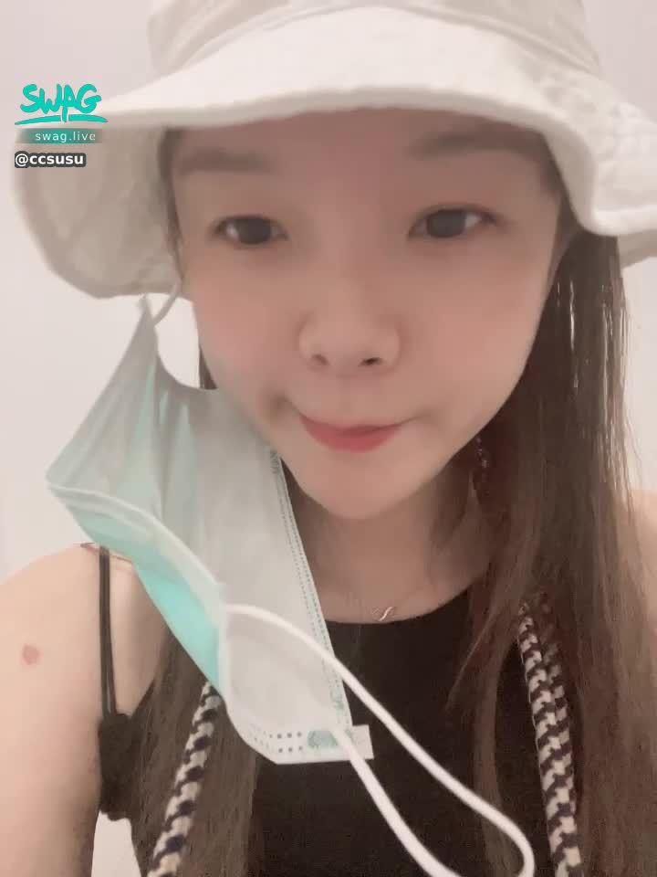 ccsusu : 好久沒露臉了❤️啾一個💋