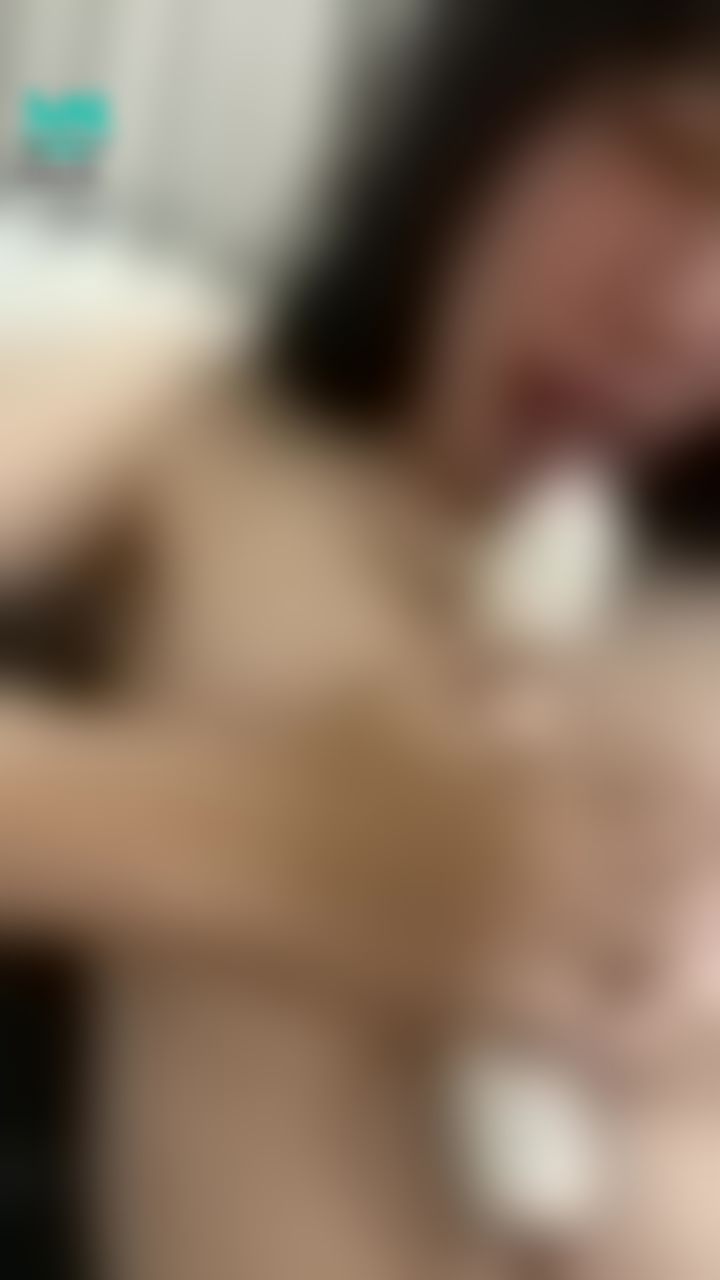  : 下播福利🙈🙈舔舔在雙乳中的按摩棒👅👅更想舔舔哥哥的肉棒😈明天下午1點前開播❤️

#福利 #誘惑 #挑逗 #露臉