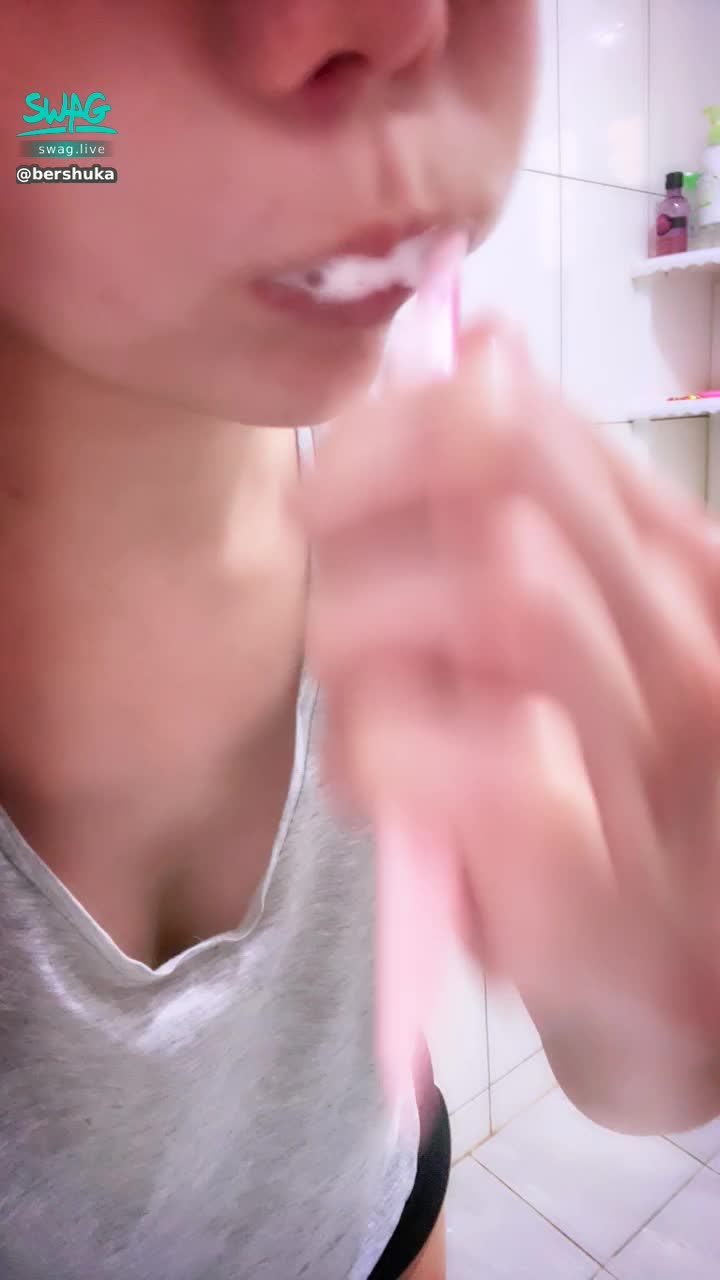 bershuka : 早安☀️ 認真刷牙牙🪥