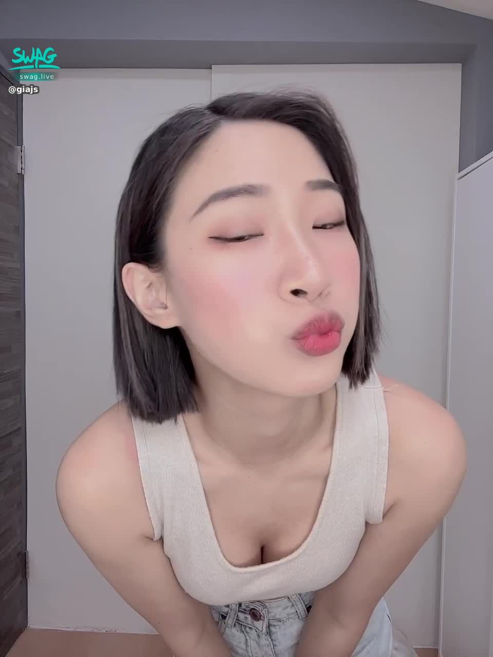  : I massaged my boobs two days ago, as if my grandma has grown bigger again 😳😳 Do you think there is
#禮拜三晚上10點陪我直播❤️ ❤️ #私訊解鎖更辣的 #奶 #騷 #性感 #sexy #吃飯約會 #giajs #然然