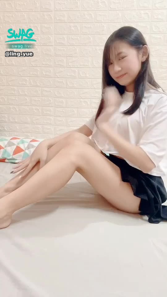 ling_yue : 美腿摸腿引誘哥哥，你敢說不嗎🤤🤤🤤
#腿控
#引誘
#誘惑