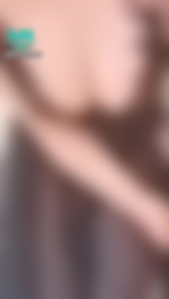 j**********a : 在家果然還是喜歡這樣清涼的裝扮呀，舒服性感，也好勾引你呀，哥哥可不可以快來揉我的奶❤️