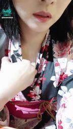 loveevelyn : 你覺得伊伊~~~想在DIY課程開始之前,做什麼呢?😏