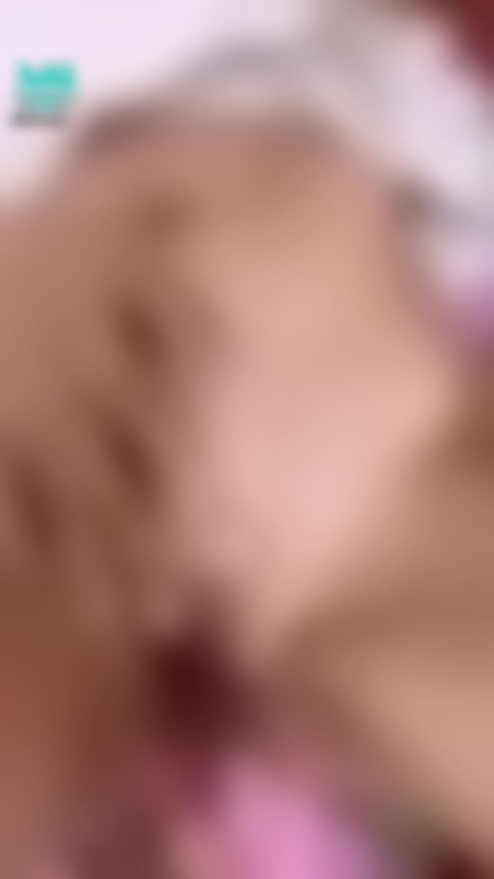 lizbaby : 想幫我舔嗎？想不想幹我呢？
#裸下體 #穴穴 #露穴 #毛毛 #陰毛