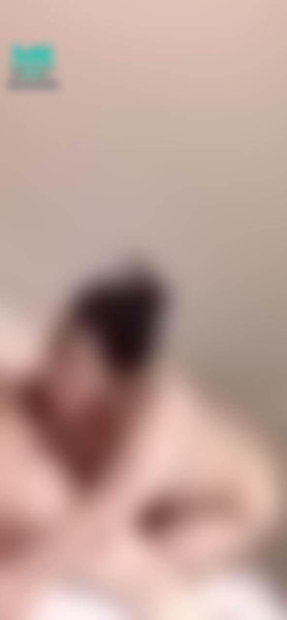 kathyicup : 翹著大屁股吃肉棒😈這麼騷的女人屁股後面好適合再有一個男人把肉棒狠狠插入頂撞屁股是不是？👅💦🍆🔞

#口交 #露臉 #爆乳 #巨乳 #露點 #肉感 #淫女 #痴女