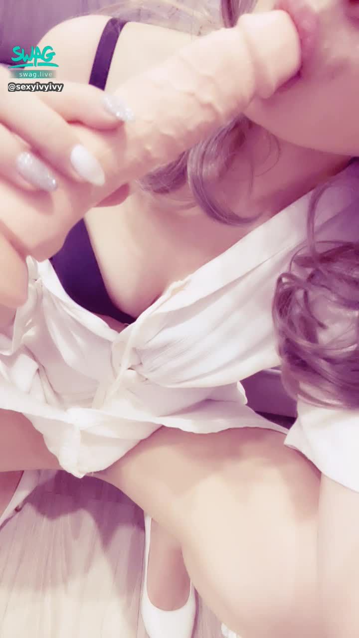 sexyivyivy : 寶貝棒棒這麼硬
會讓我受不了直接M字腿想要
想要。。。你
硬硬的抽插我😝😝😝