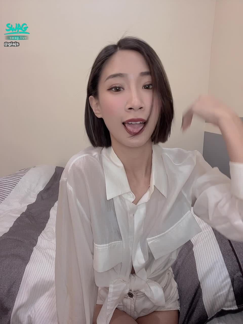  : Xiaolu on live 😳 Of course, see clearly 🤤🤤🤤
Private message unlock full version ❤️❤️❤️
#禮拜天晚上10點陪我直播❤️ ❤️ #私訊解鎖更辣的 #奶 #蕾絲內衣 #騷 #性感 #sexy #吃飯約會 #giajs #然然