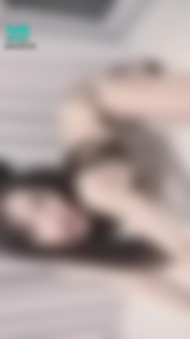  : 你的小母狗來了😘💋趴在地上轉一圈❤️屁屁對著你搖超性感…